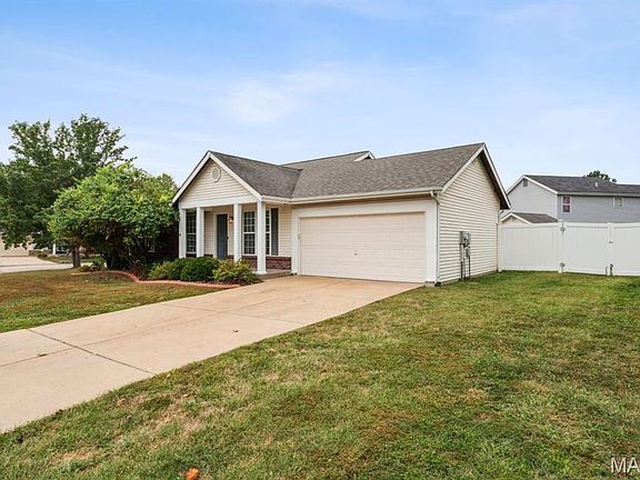 3rd image of 320 Green Haven Dr
