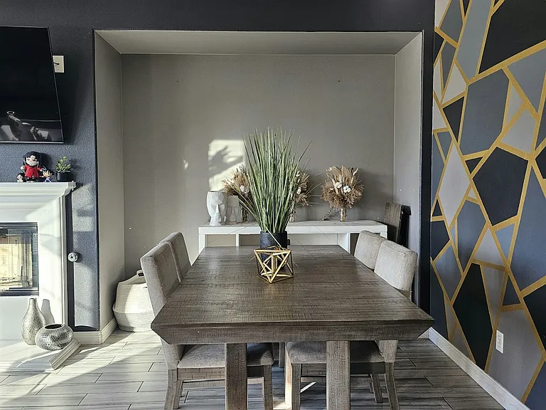 Dining table/open area