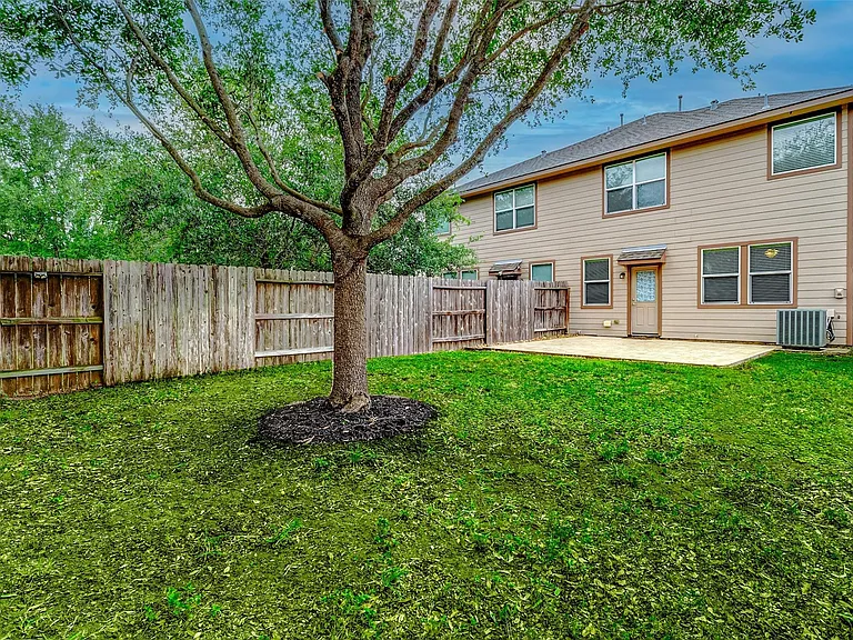 24522 Folkstone Cir — Photo 39