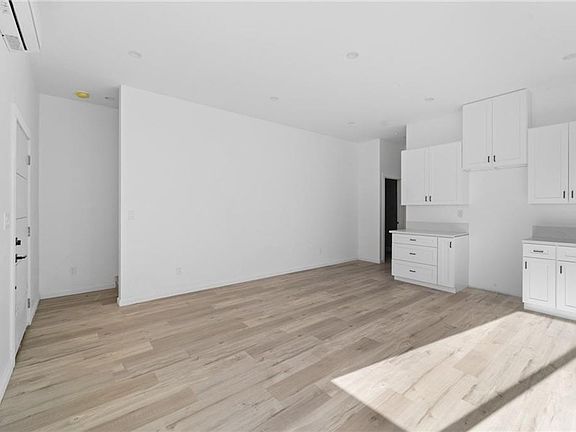 5th image of 8514 Wilbur Ave