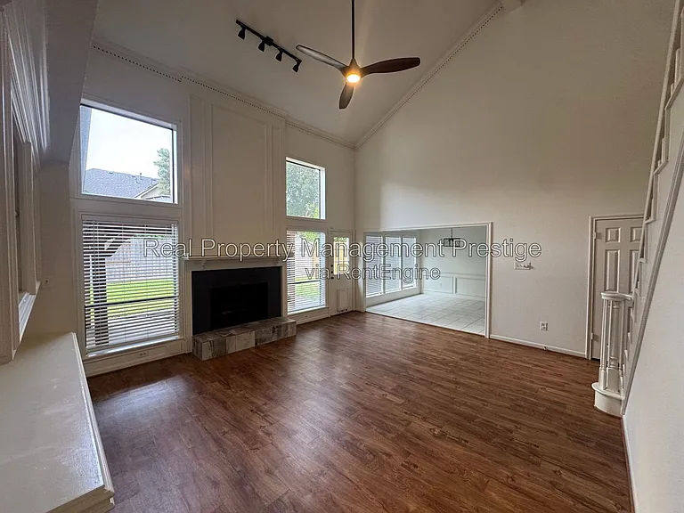 15907 Spring Forest Dr — Photo 4