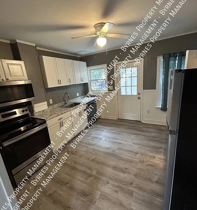 16 C St #16