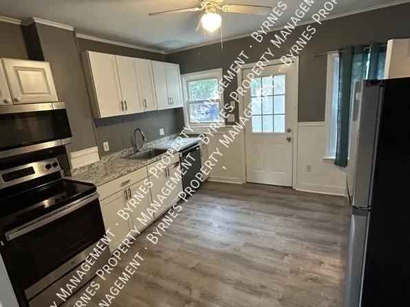 16 C St #16, Northbridge, MA 01534