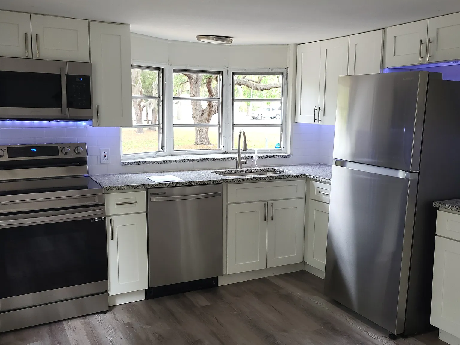 1 bed, 900 sqft, $1,200 — Photo 2