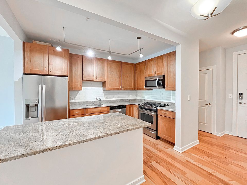 1st image of 2200 N Westmoreland St Unit 303