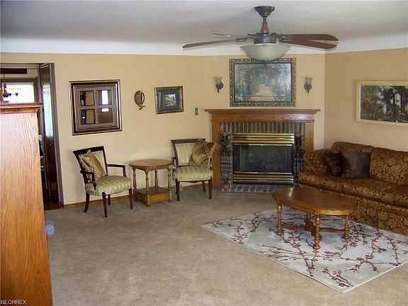 3rd image of 4638 Pinegrove Ave