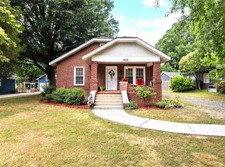 426 Parkview Dr, Burlington, NC 27215