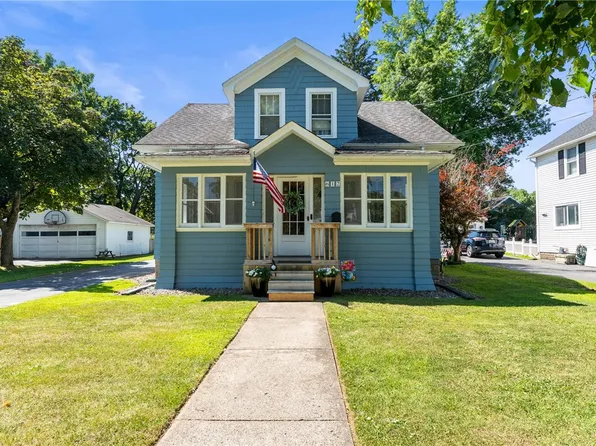 612 Davis Dr, Newark, NY 14513