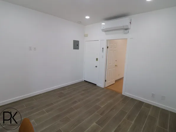 18-77 Linden Street image 4 of 17