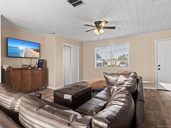 4th image of 4025 Pleasant Dr