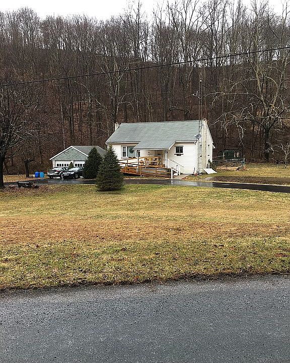 2nd image of 403 Tunnel Rd