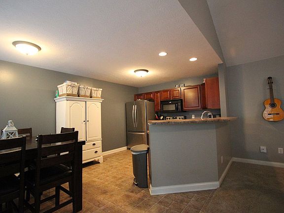 5th image of 601 Fern Hill St