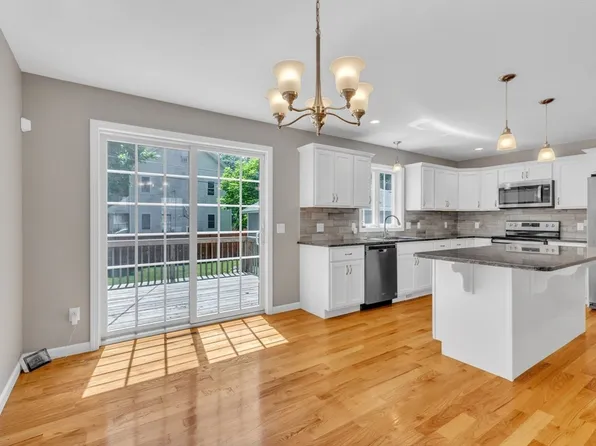 30 Irvington St, Springfield, MA 01108