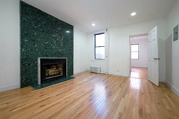 Rented by Buchbinder & Warren | media 12