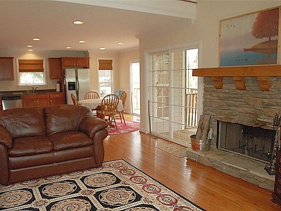 5th image of 320 Dixie Creek Dr