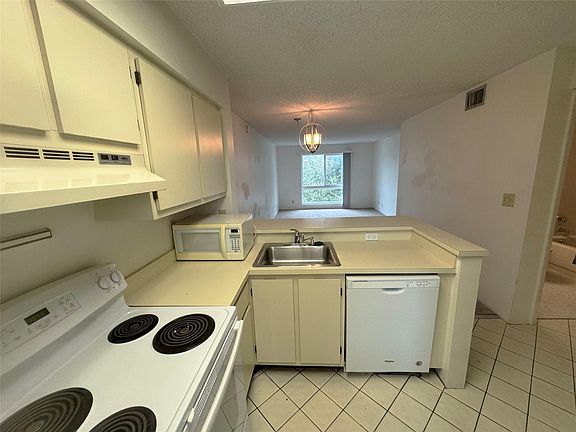 4th image of 2216 N Cypress Bend Drive #408
