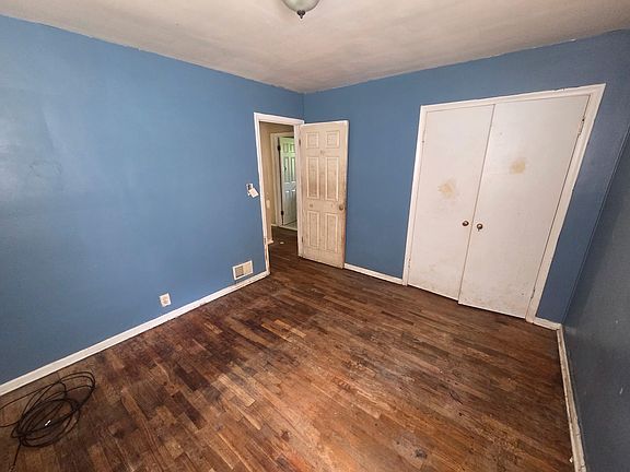 4th image of 1810 Shamrock Ln