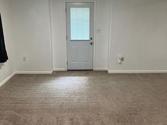 4th image of 1129 Lakeview Dr