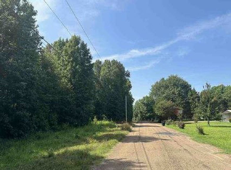 2nd image of 1716 Hidden Valley Rd