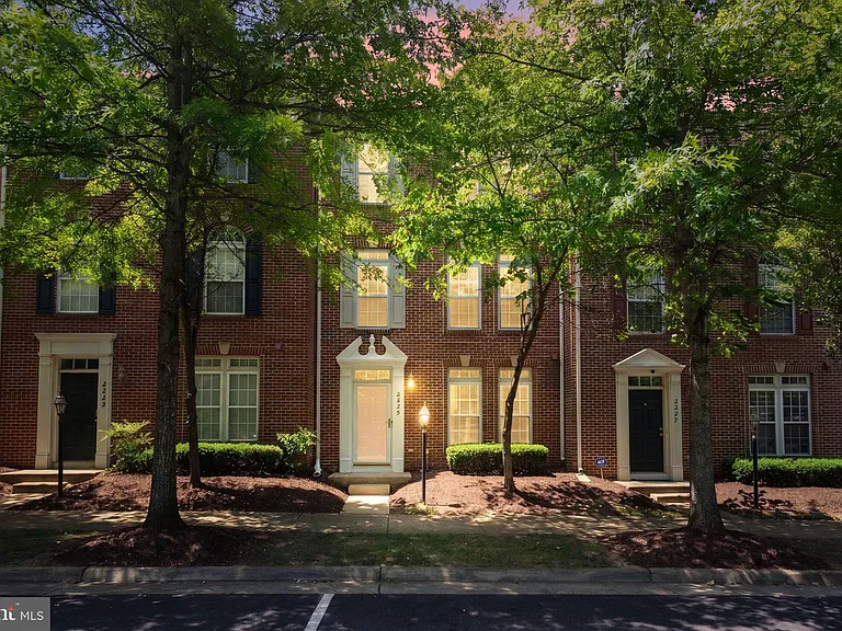 2225 Potomac Club Pkwy — Photo 38