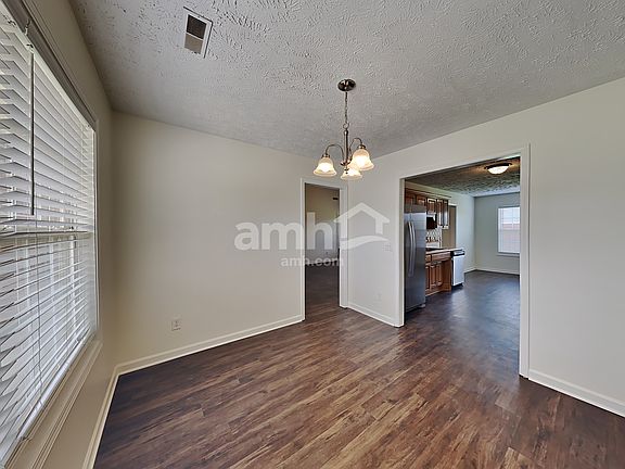 5th image of 5000 Roberta Pl