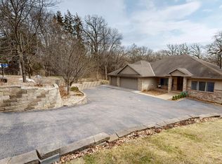 7438 Point Lake Dr, Willmar, MN 56201