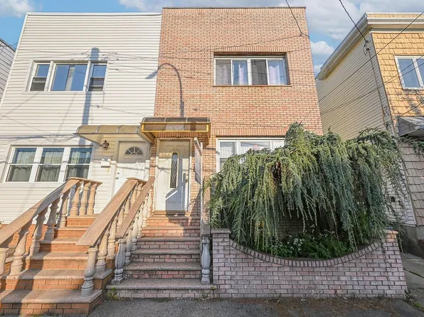 194 Bay 7 St, Brooklyn, NY 11228