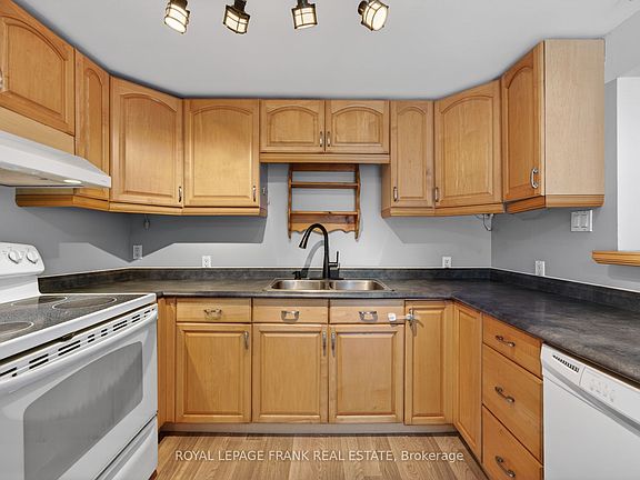 5th image of 3576 John St