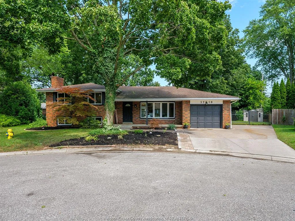 4 bed, $3,250 — Photo 1