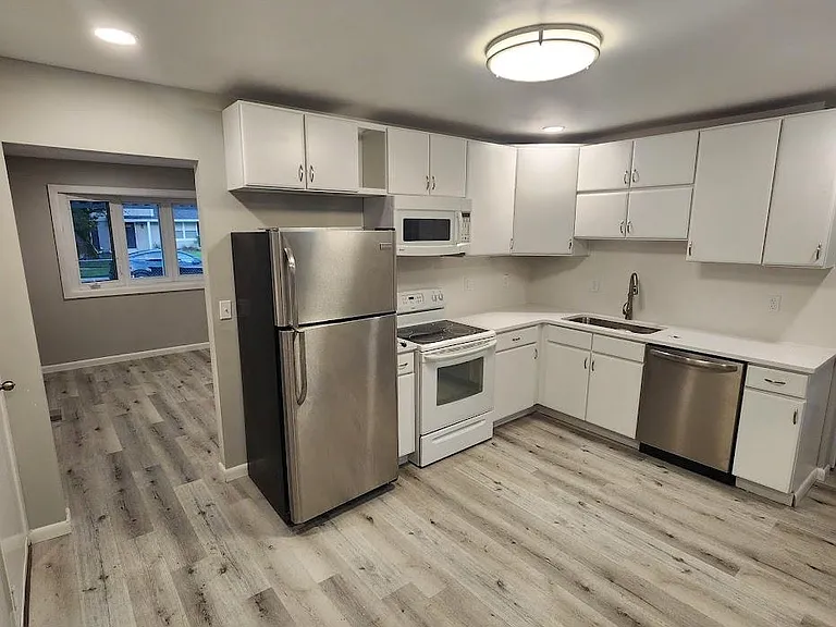10913 Maplehill Dr — Photo 16