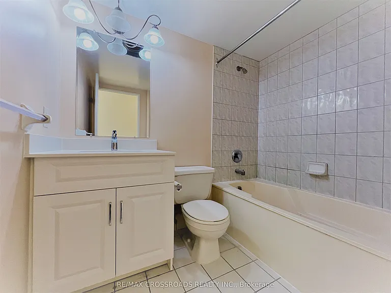 8 Lee Centre Dr #1702 — Photo 10