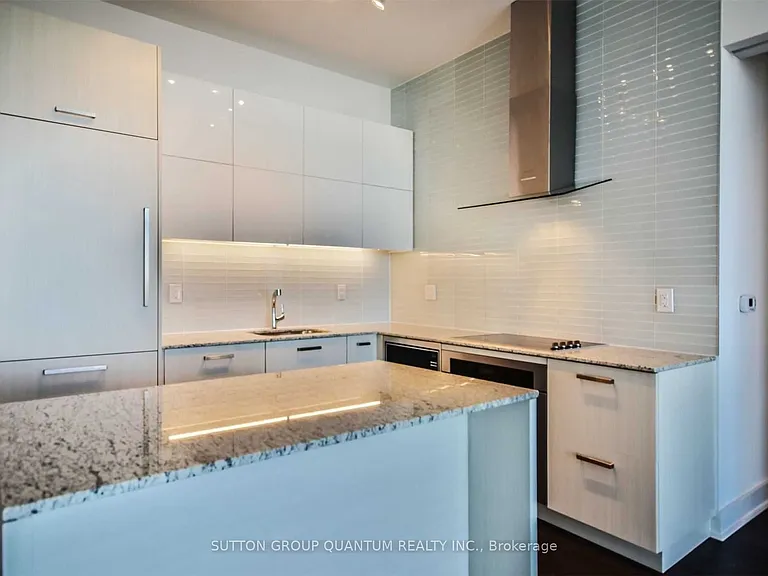 3018 Yonge St #UPH01 — Photo 2
