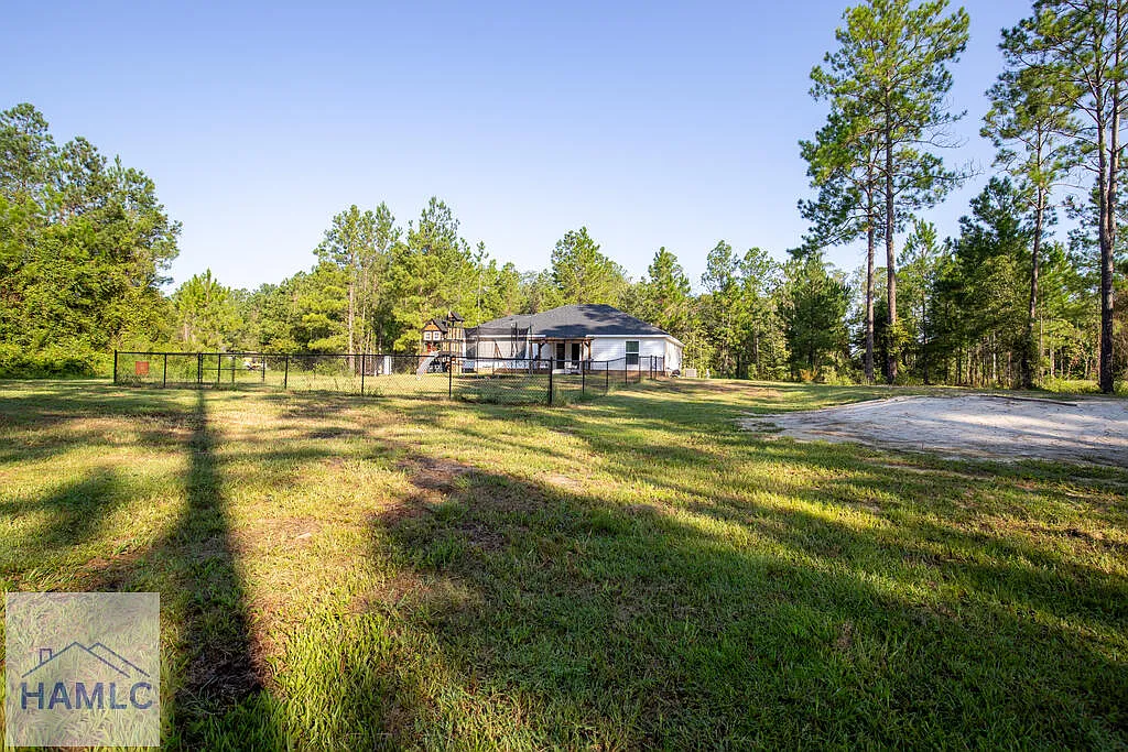 3 bed, 2.0 bath, 1360 sqft, $2,300 — Photo 4