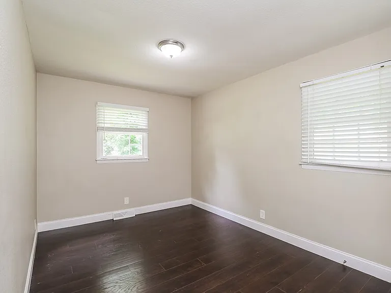 401 Sleepy Hollow Rd — Photo 13