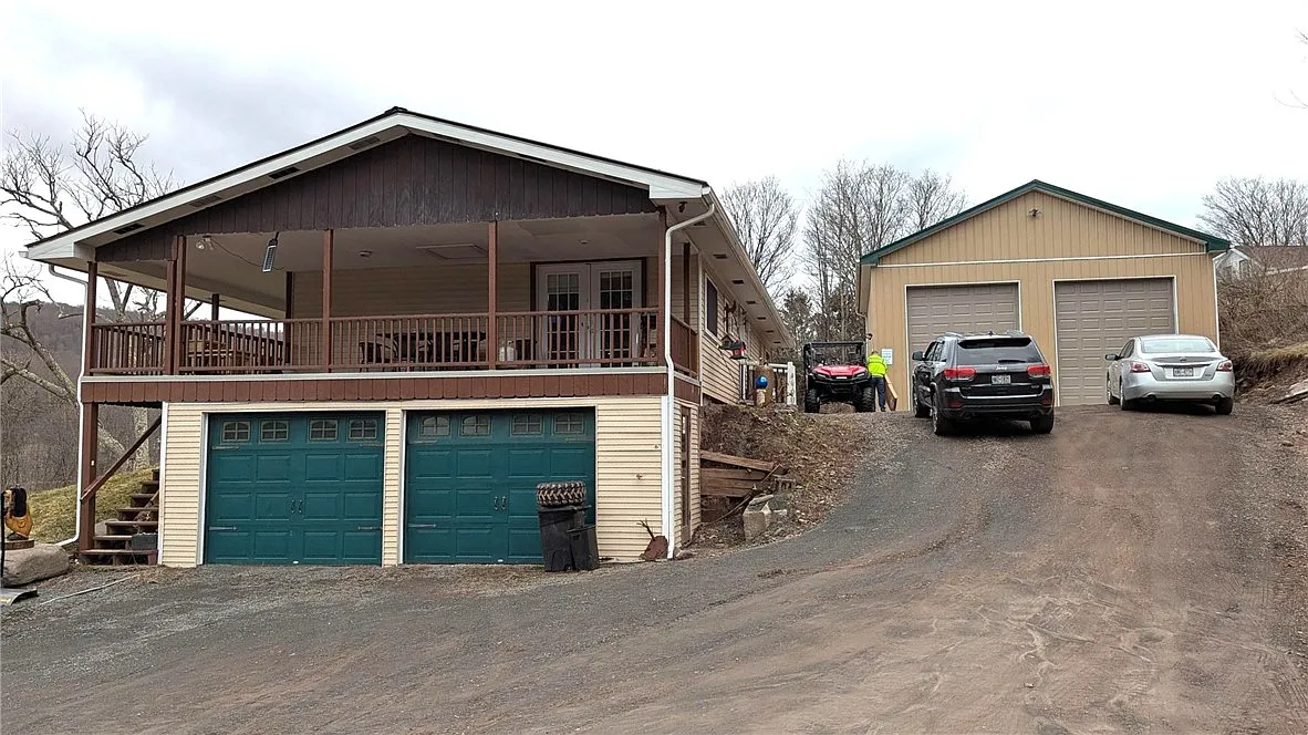 488 River St photo 1