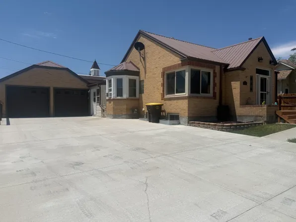 616 8th St, Rawlins, WY 82301