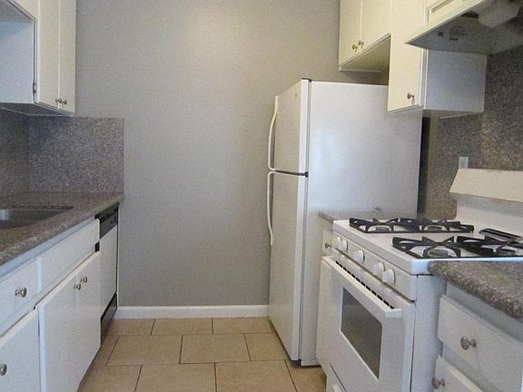 3rd image of 1124 E 2nd St APT 203