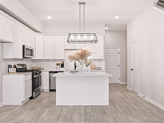 2nd image of 6111 Haight St