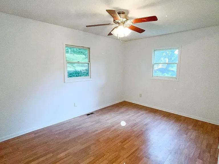 10 Miami Cir — Photo 11