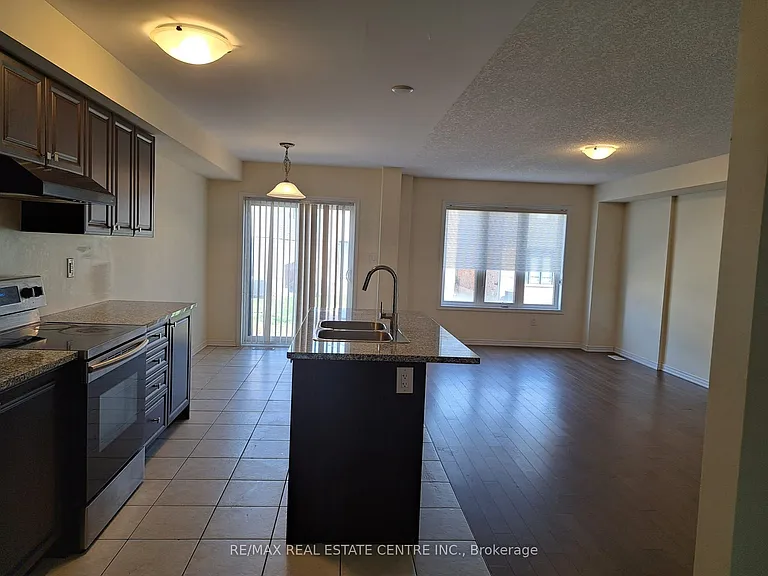 300 Bedrock Dr — Photo 3