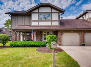 8257 Stonehenge Dr, Orland Park, IL