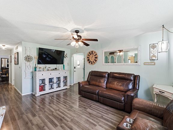 3rd image of 5328 S Oak Ave
