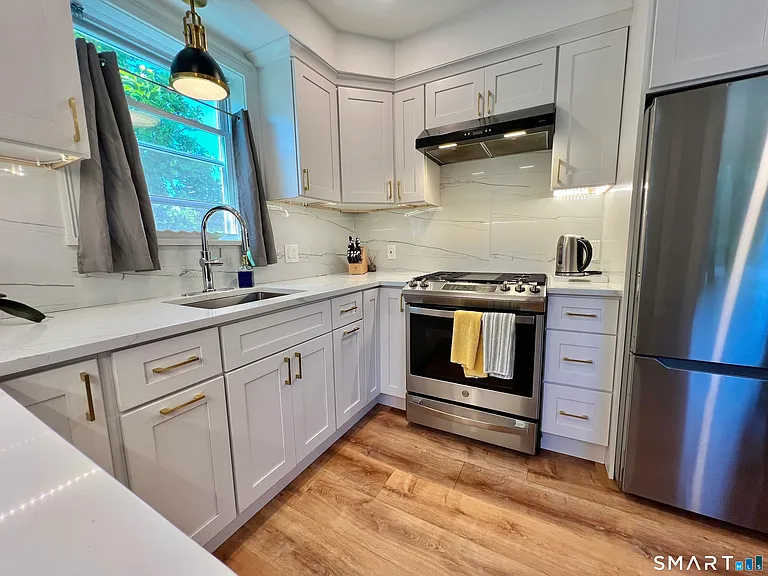 444 Huntington Rd — Photo 13