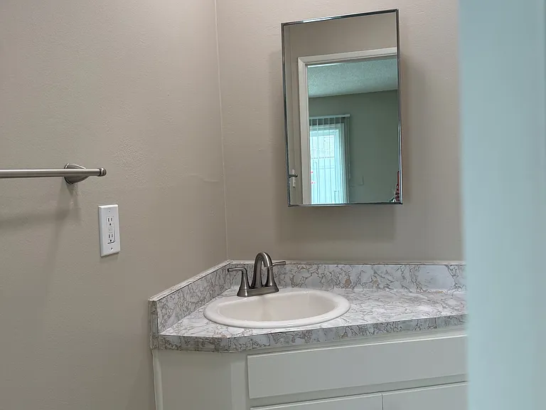 325 E Amerige Ave #A — Photo 35