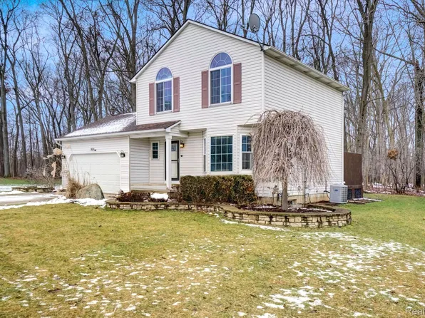 164 Garden Ct, Whitmore Lake, MI 48189