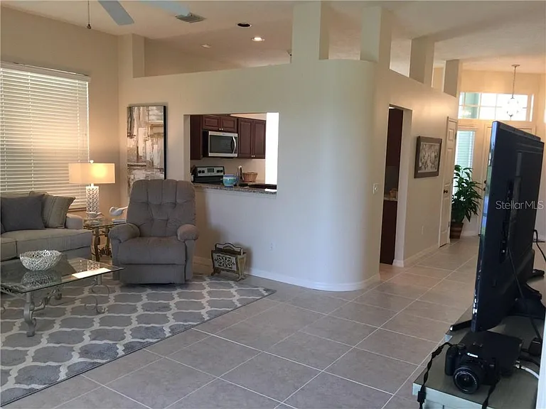 549 Fallbrook Dr — Photo 7