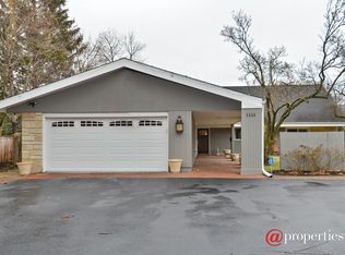 1111 Pebblewood Ln, Glencoe, IL 60022