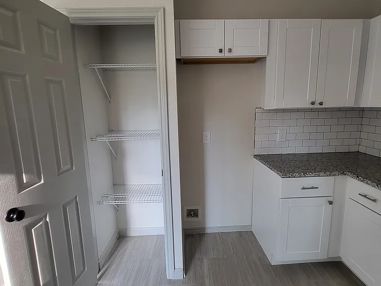 647 Hammond Ave — Photo 12
