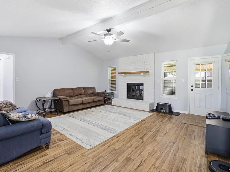 5526 Russell Dr — Photo 11