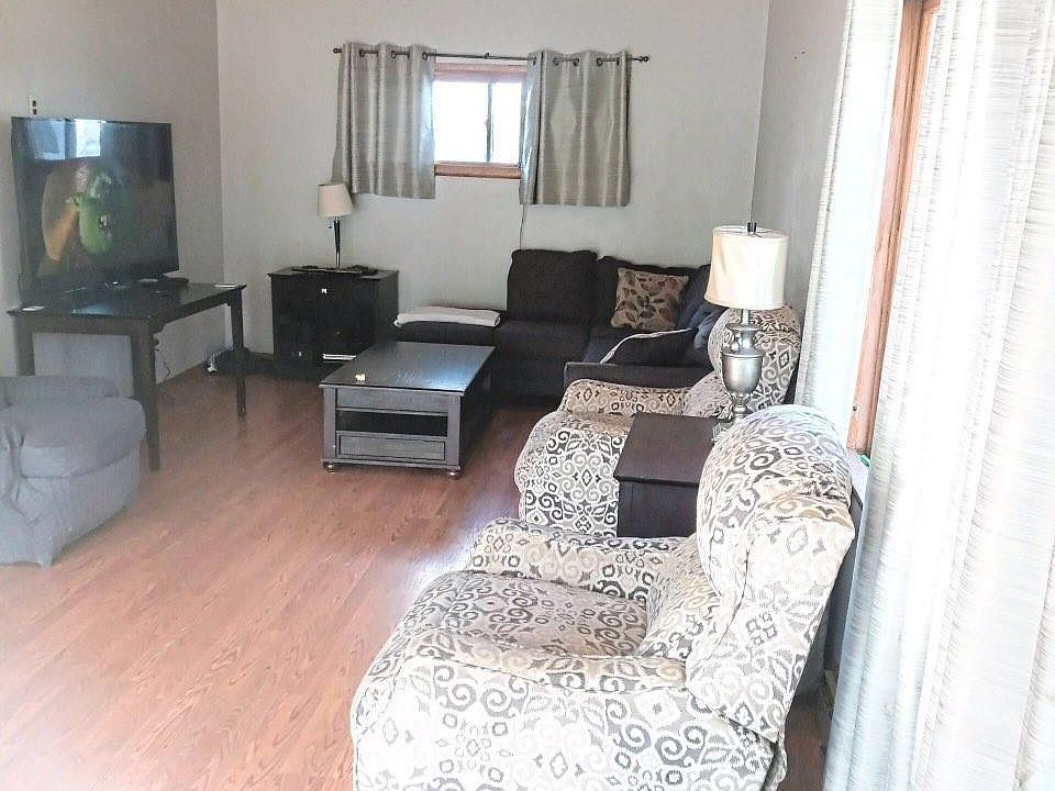 2nd image of 814 Hillcrest Ave